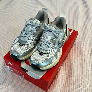 Nike V2K Run size women’s 6 men’s 4.5